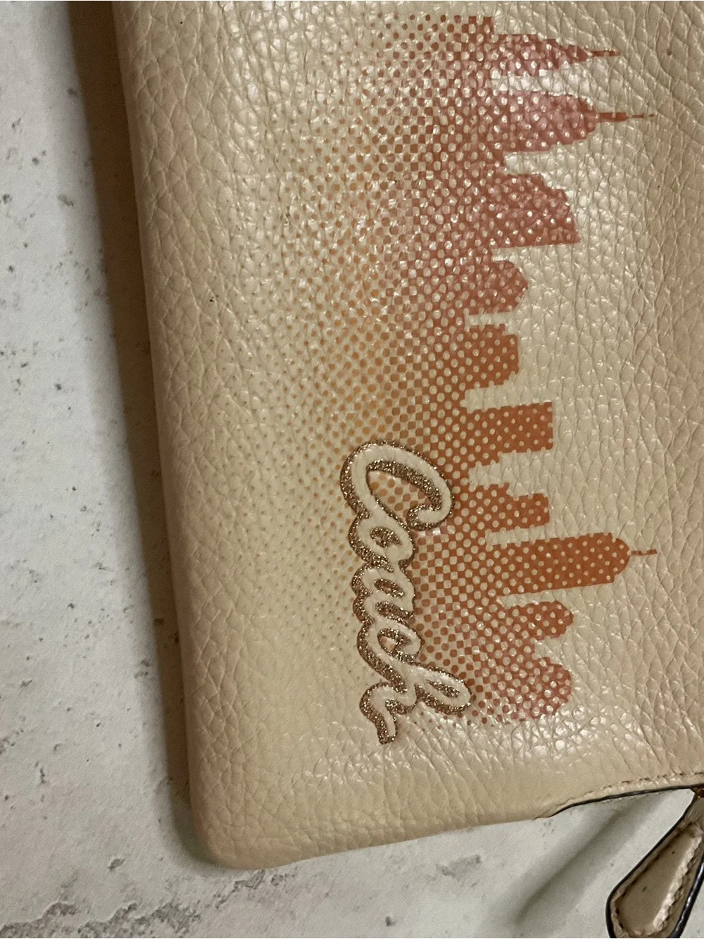 Coach X Jennifer Lopez corner cream Pebbled Leather Wristlet, City Skyline EUC